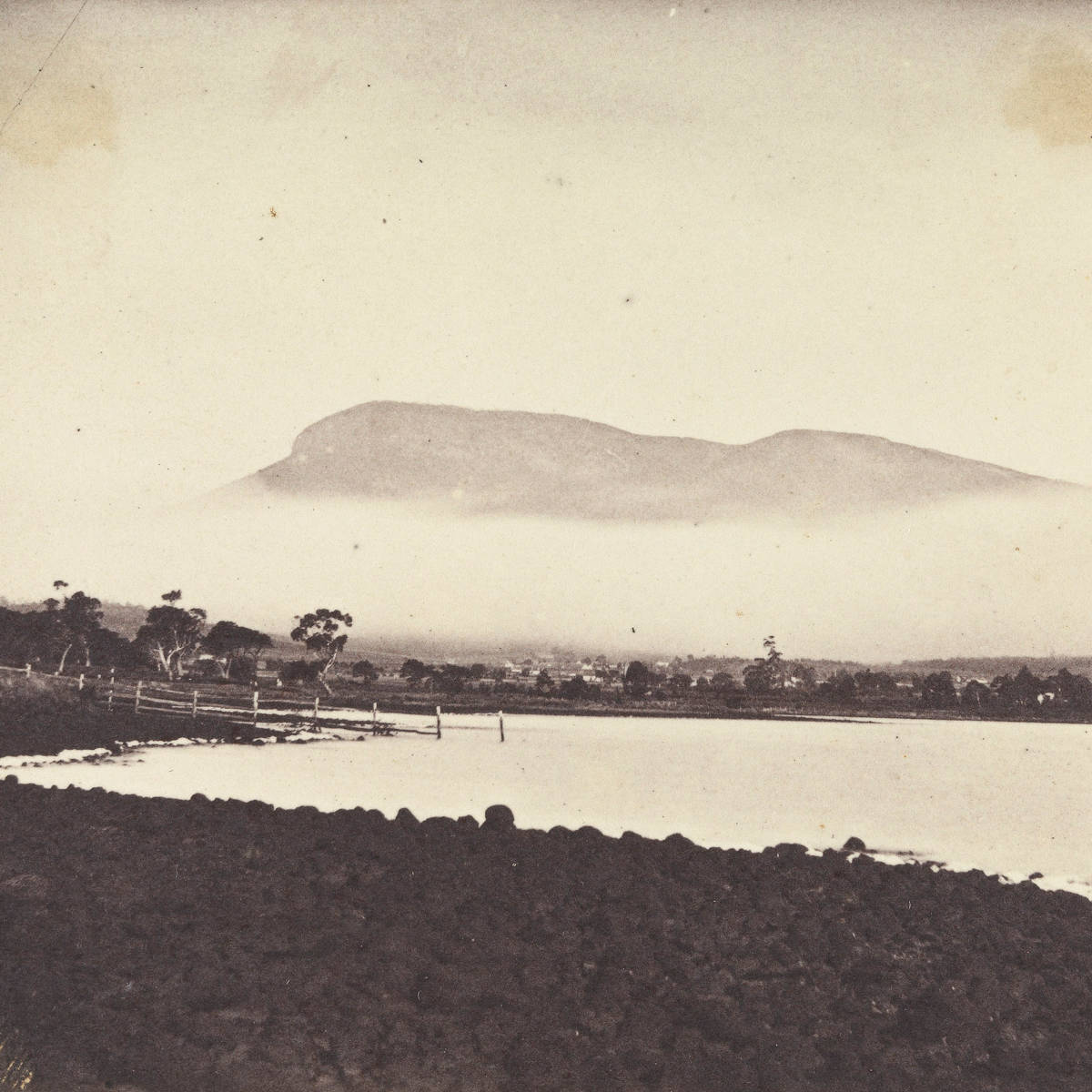 The Bridgewater Jerry phenomenon on the River Derwent, near Hobart Town, 1962. Photo: Clifford, from the Libraries Tasmania’s Online collection.