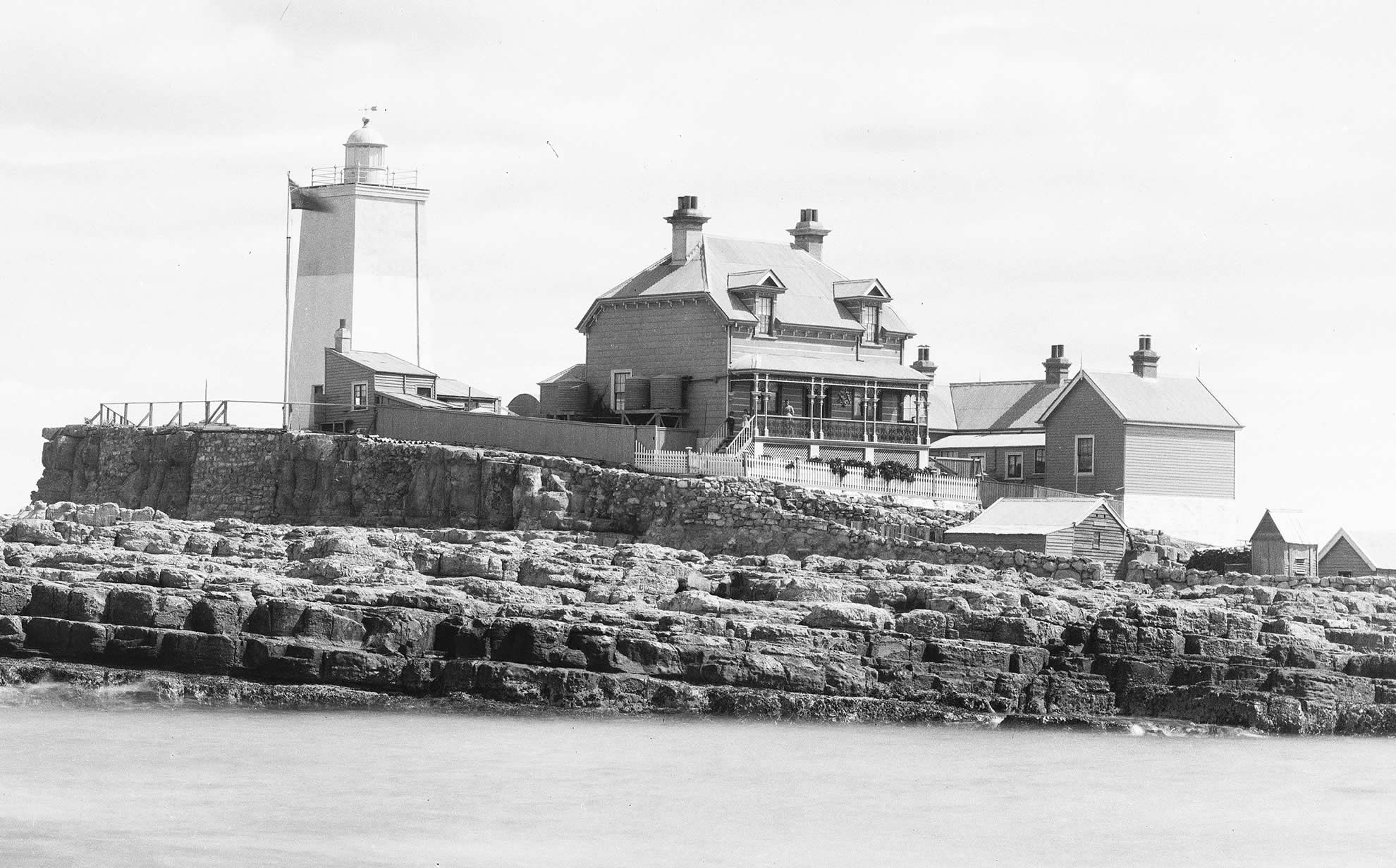 Iron Pot Lighthouse, 1900. Photo: Tasmanian Archive and Heritage Office.