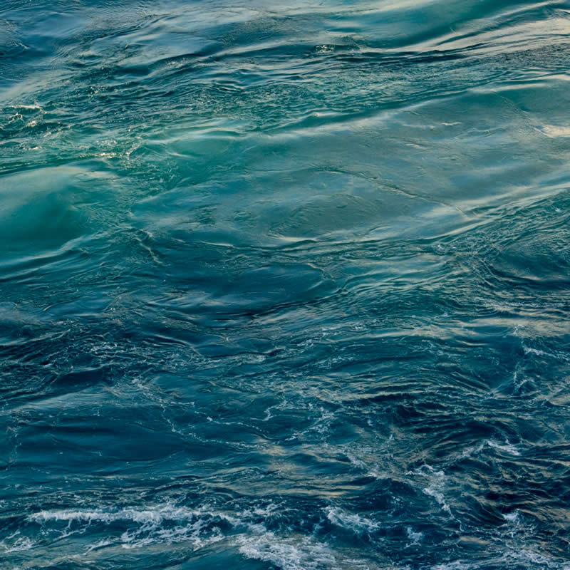 Waves. Image:  Luis Deliz.